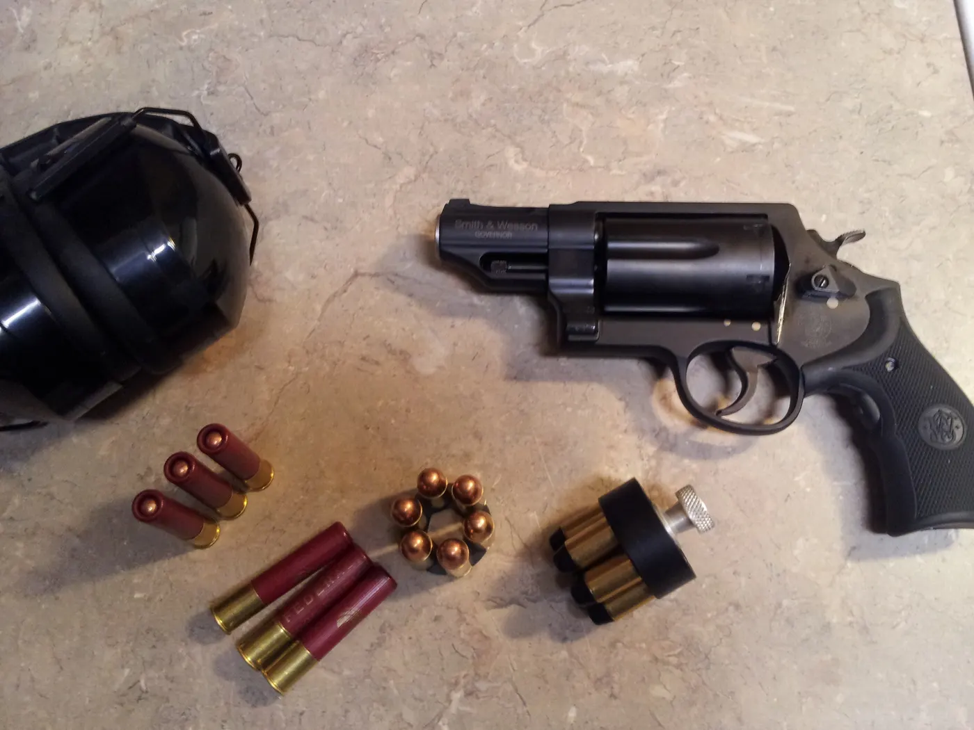 Smith & Wesson Governor revolveri