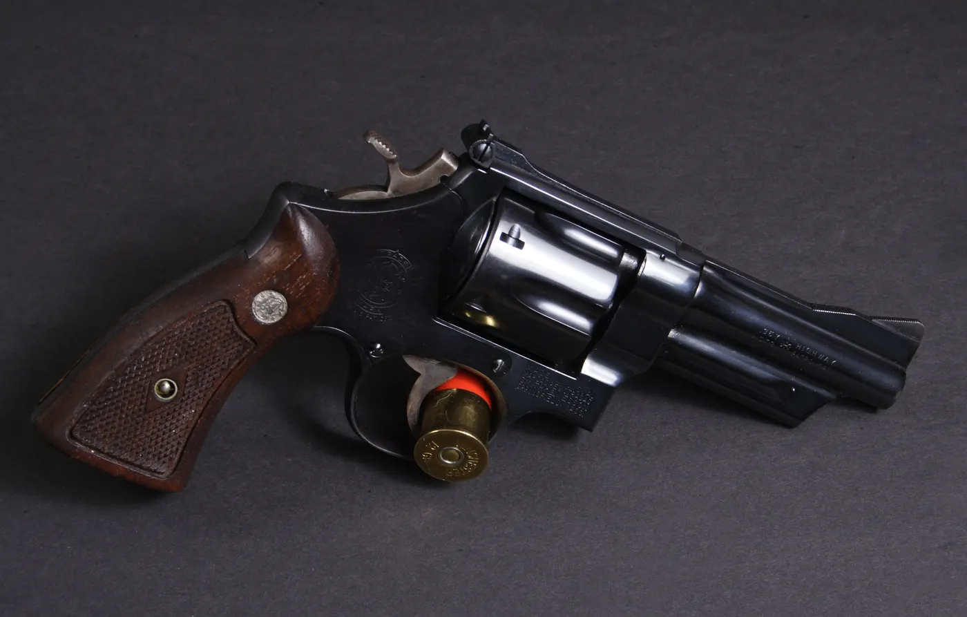 Smith & Wesson Model 28 revolveri