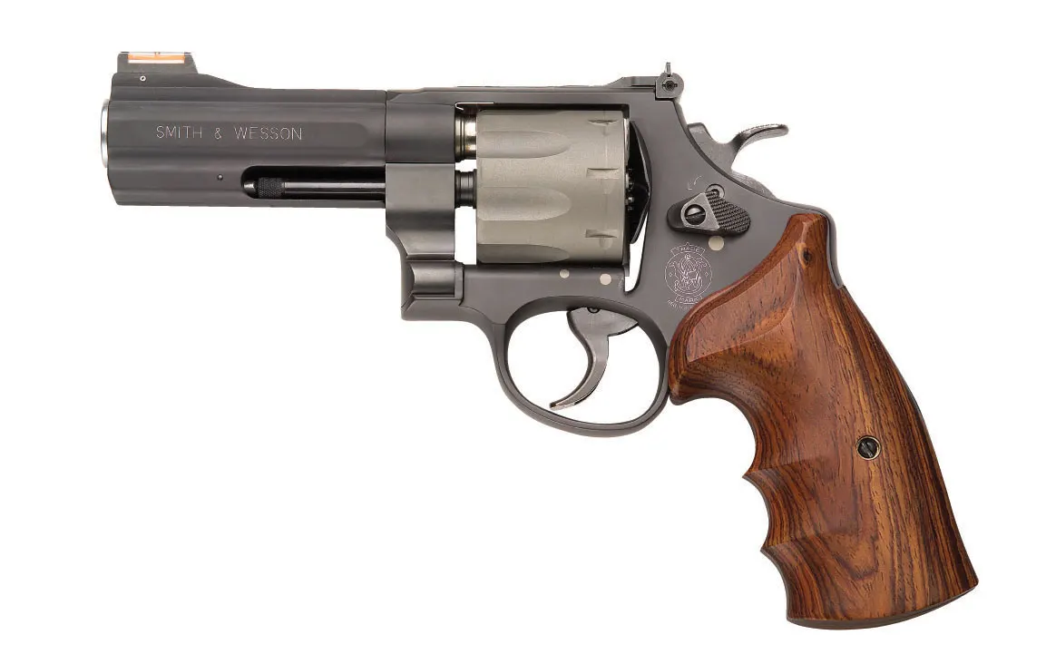 Smith & Wesson Model 327PD revolveri