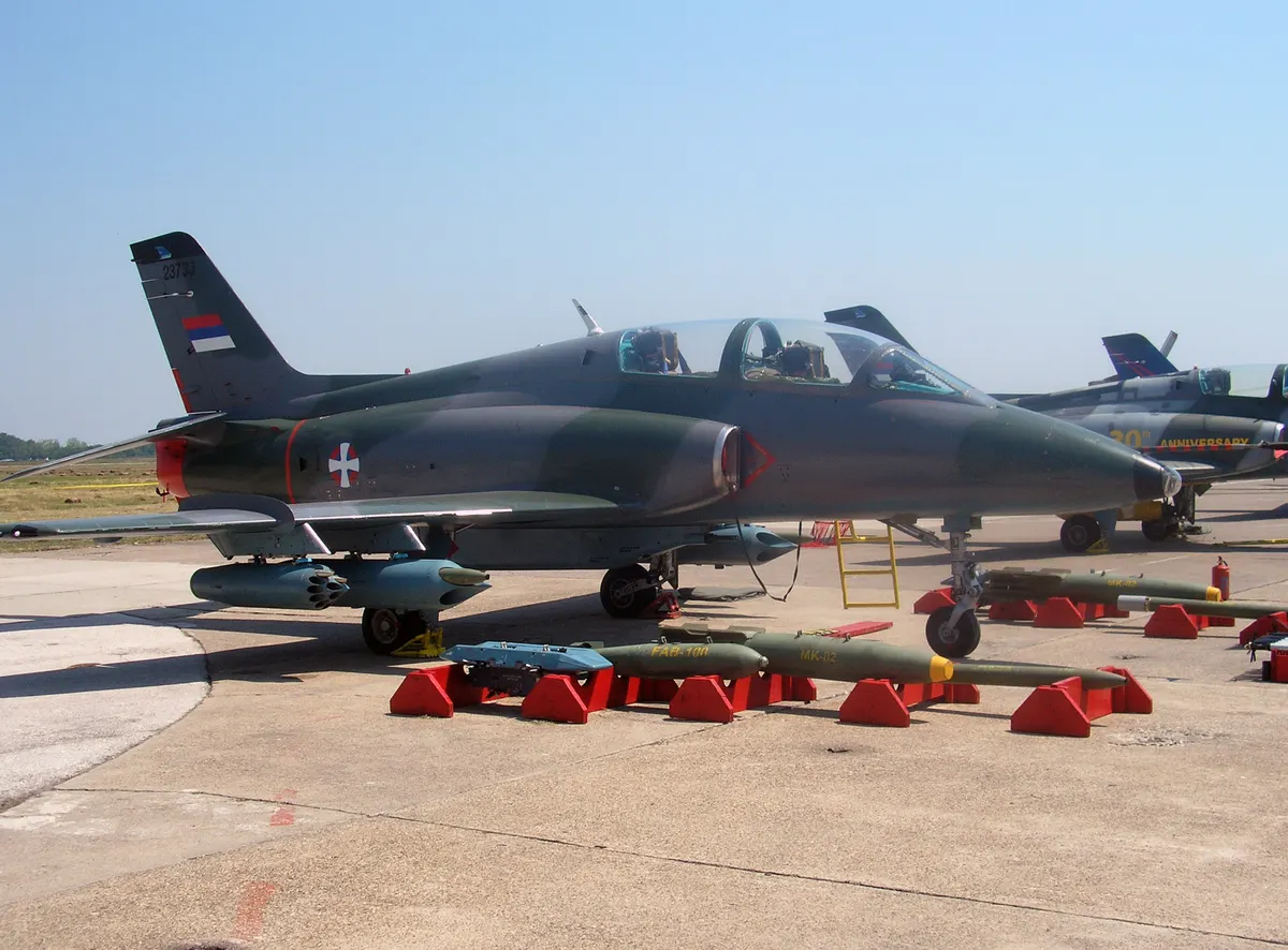 Uçuş halinde Soko G-4 Super Galeb jet eğitim uçağı