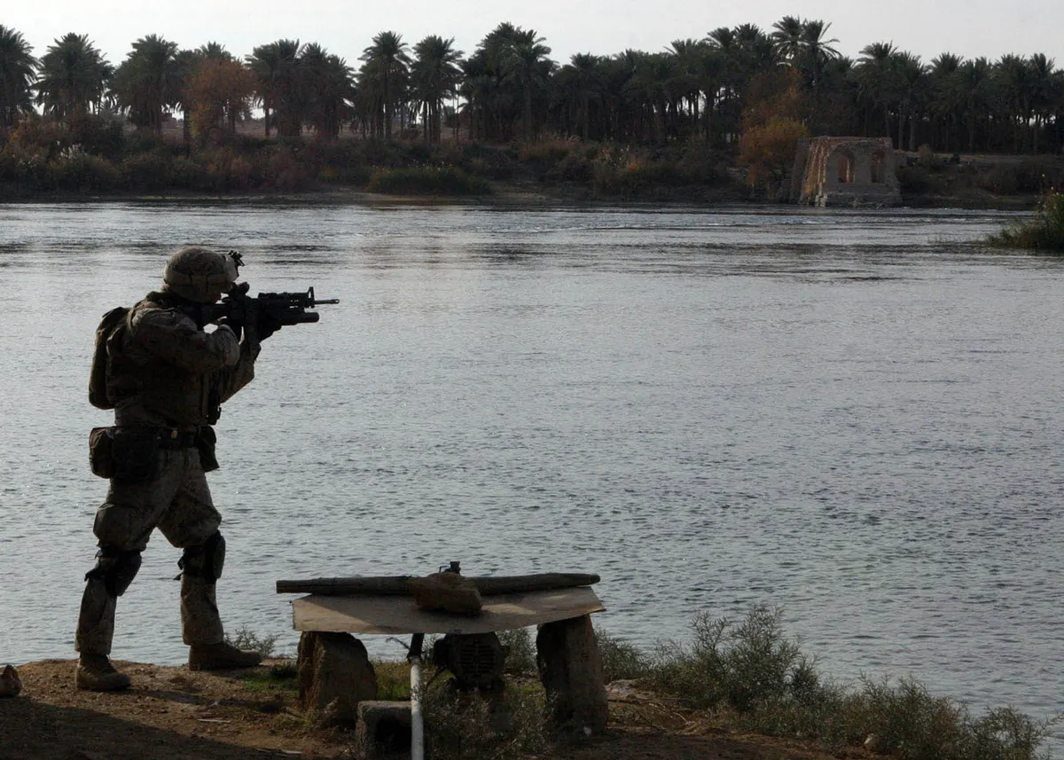 Irak'ta yaya devriye görevi yürüten Deniz Piyadeleri