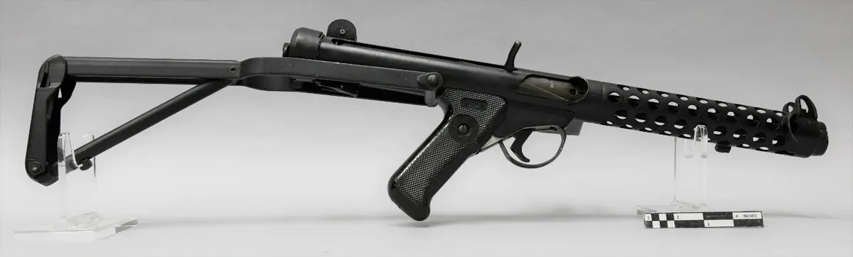 Sergilenen Sterling L2A3 hafif makineli tabanca