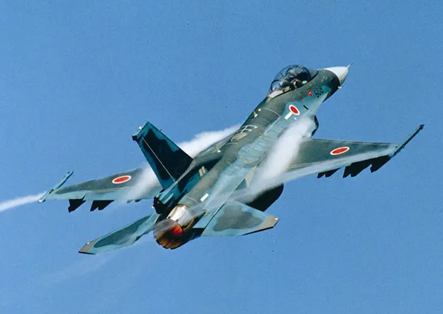 JASDF'ye ait bir Mitsubishi F-2 avcı uçağı