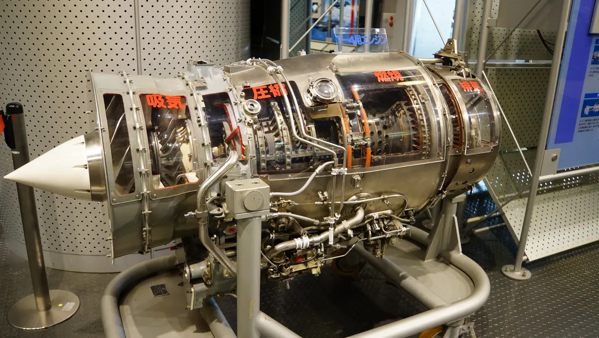 F3-IHI-30 turbofan motorunun kesit sergisi