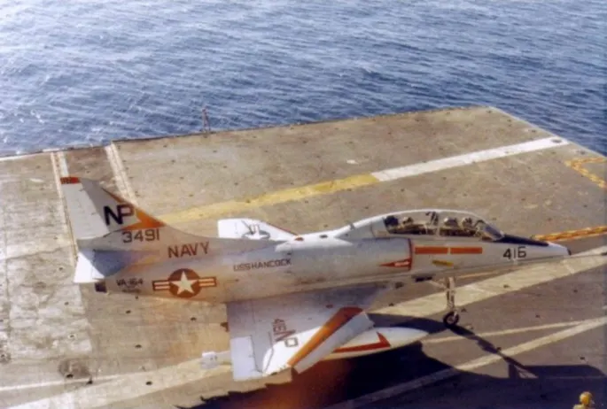 TA-4F Skyhawk eğitim bombardıman uçağı