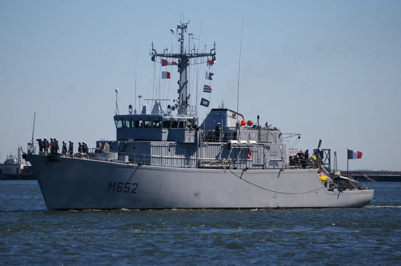 Tripartite-class minehunter