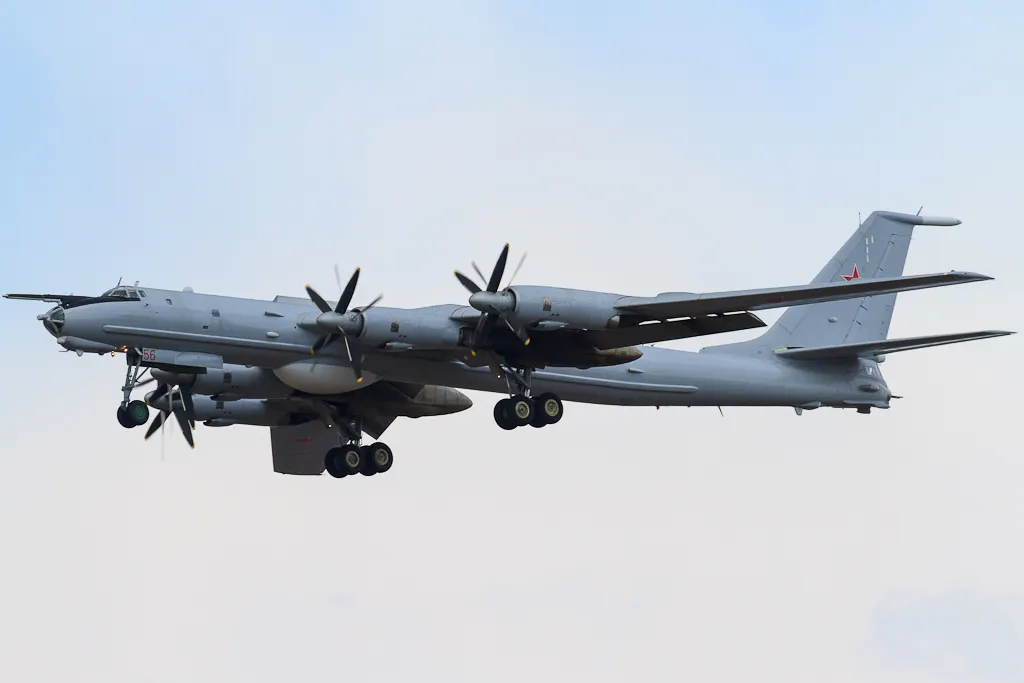 Tu-142 Rusya denizaltı düşman