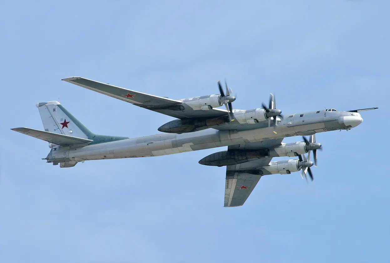 Tu-95 uzun menzilli bombardıman uçağı