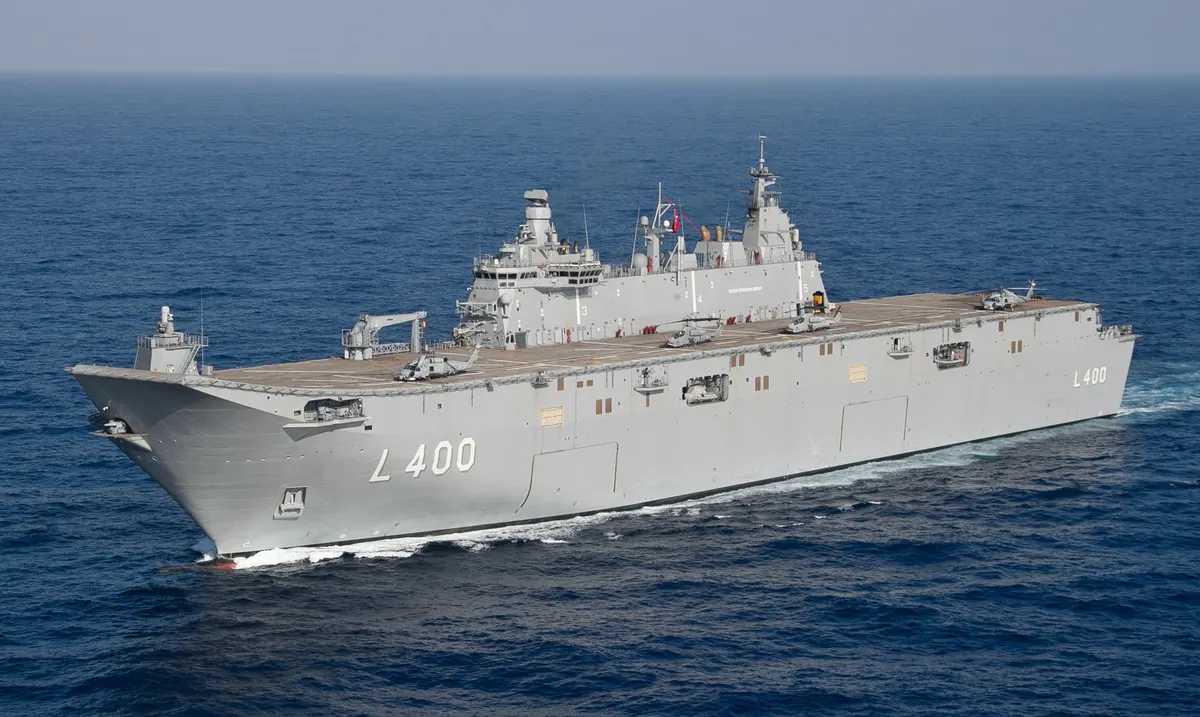 Denizde seyreden TCG Anadolu amfibi hücum gemisi