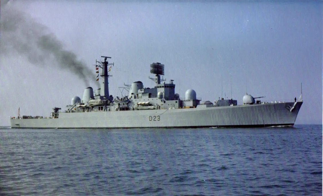 Type 82 füze muhasım gemisi