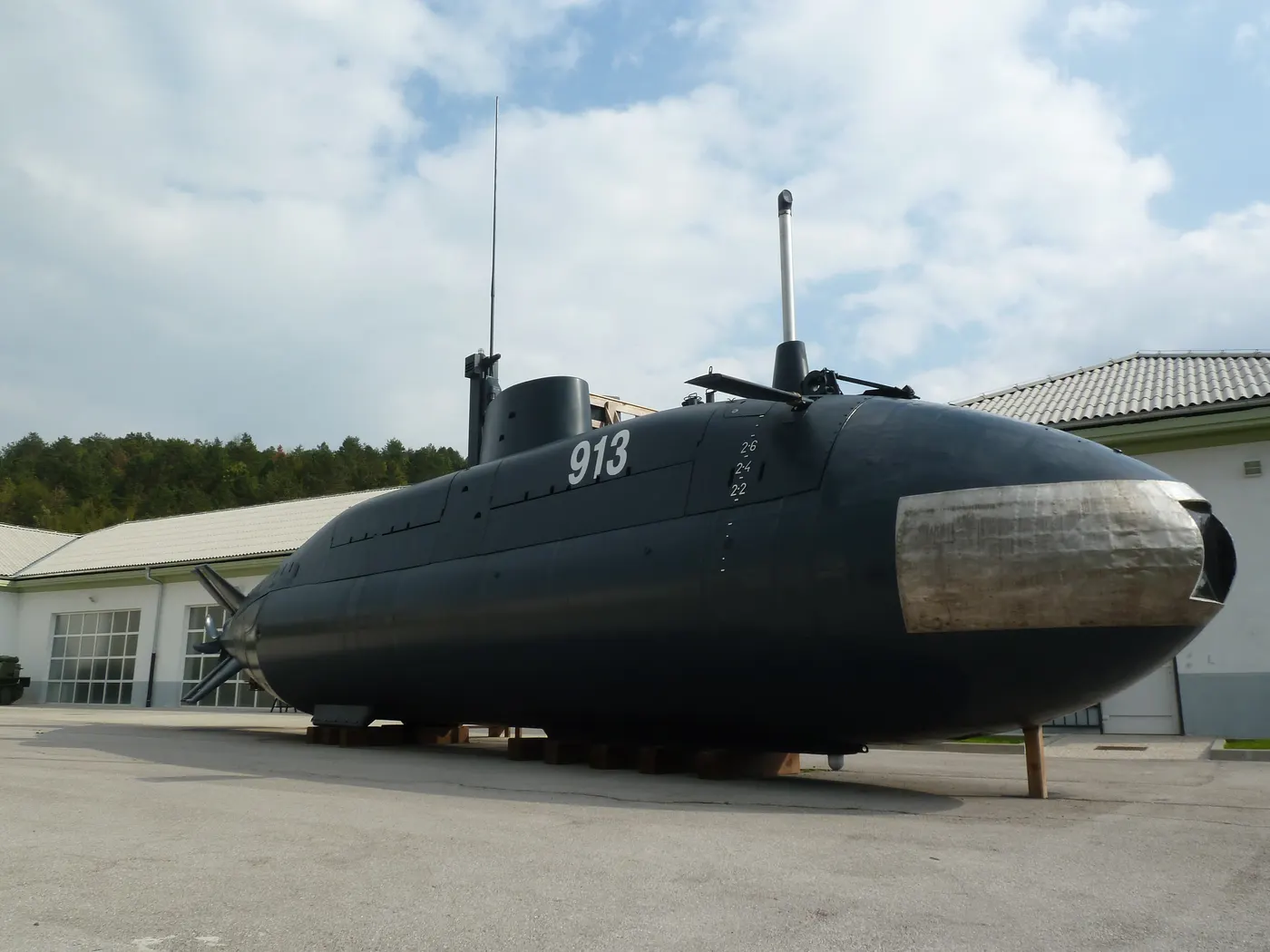 Una-class midget submarine