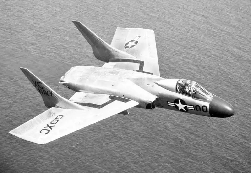 F7U Cutlass denizci avcı uçağı