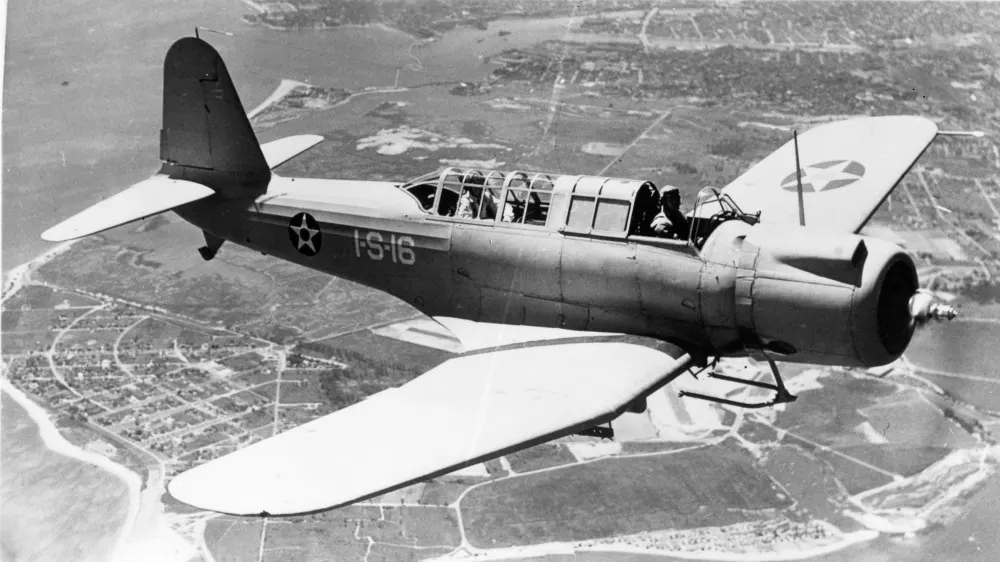 SB2U Vindicator dalış bombardımanı uçağı