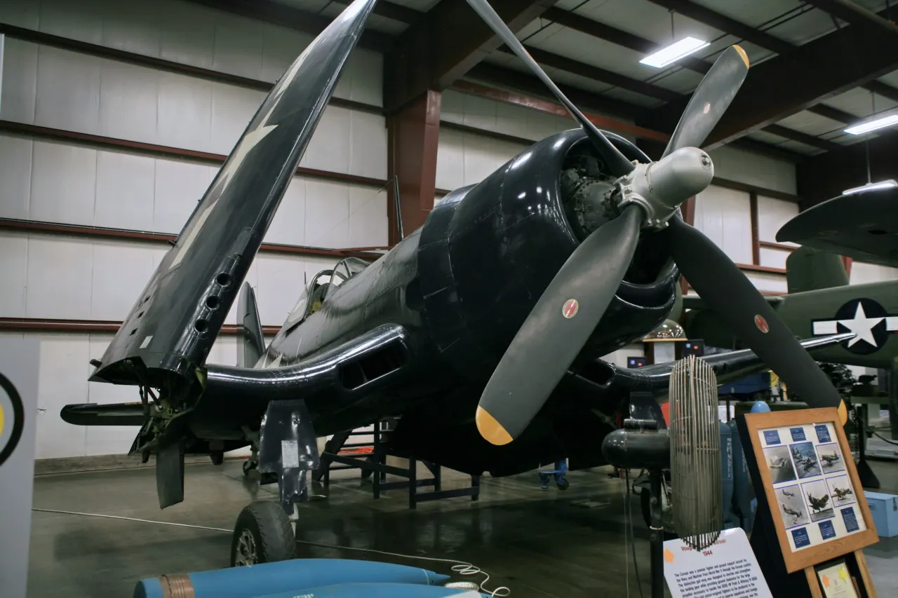 XF4U-2 Corsair gece avcısı