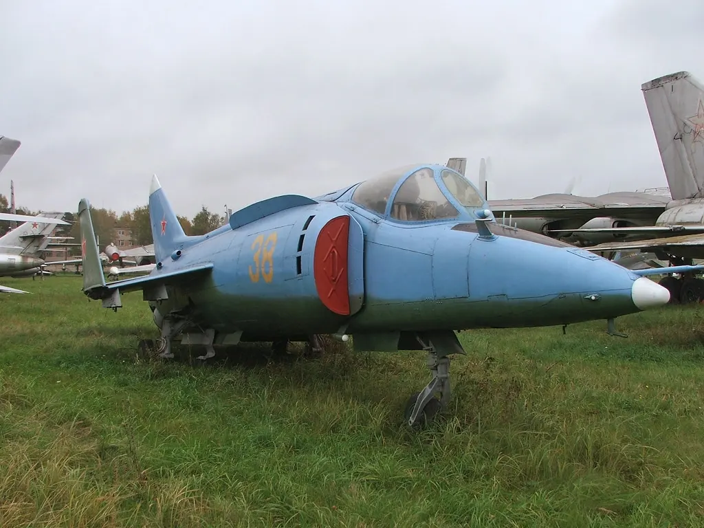 Yak-38M dikey kalkış saldırı uçağı