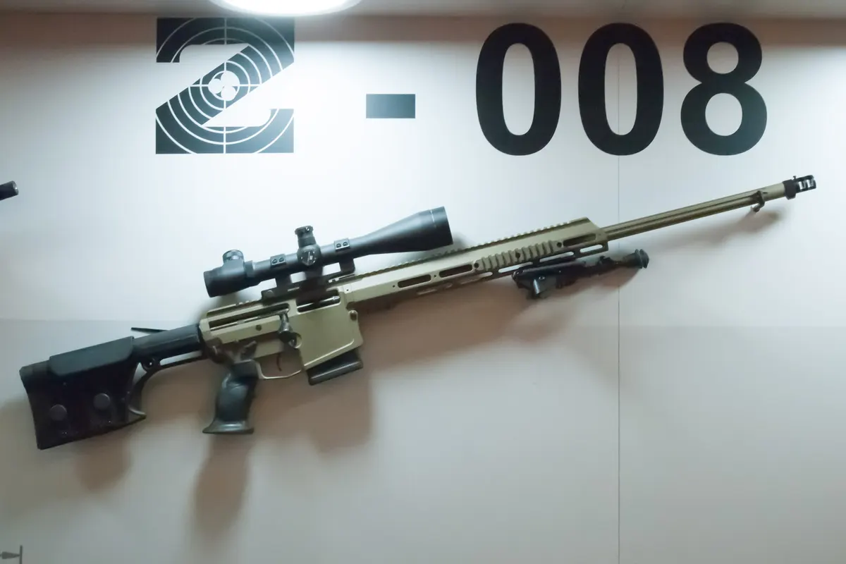 Zbroyar Z-008 bolt-action hassas nişancı tüfeği